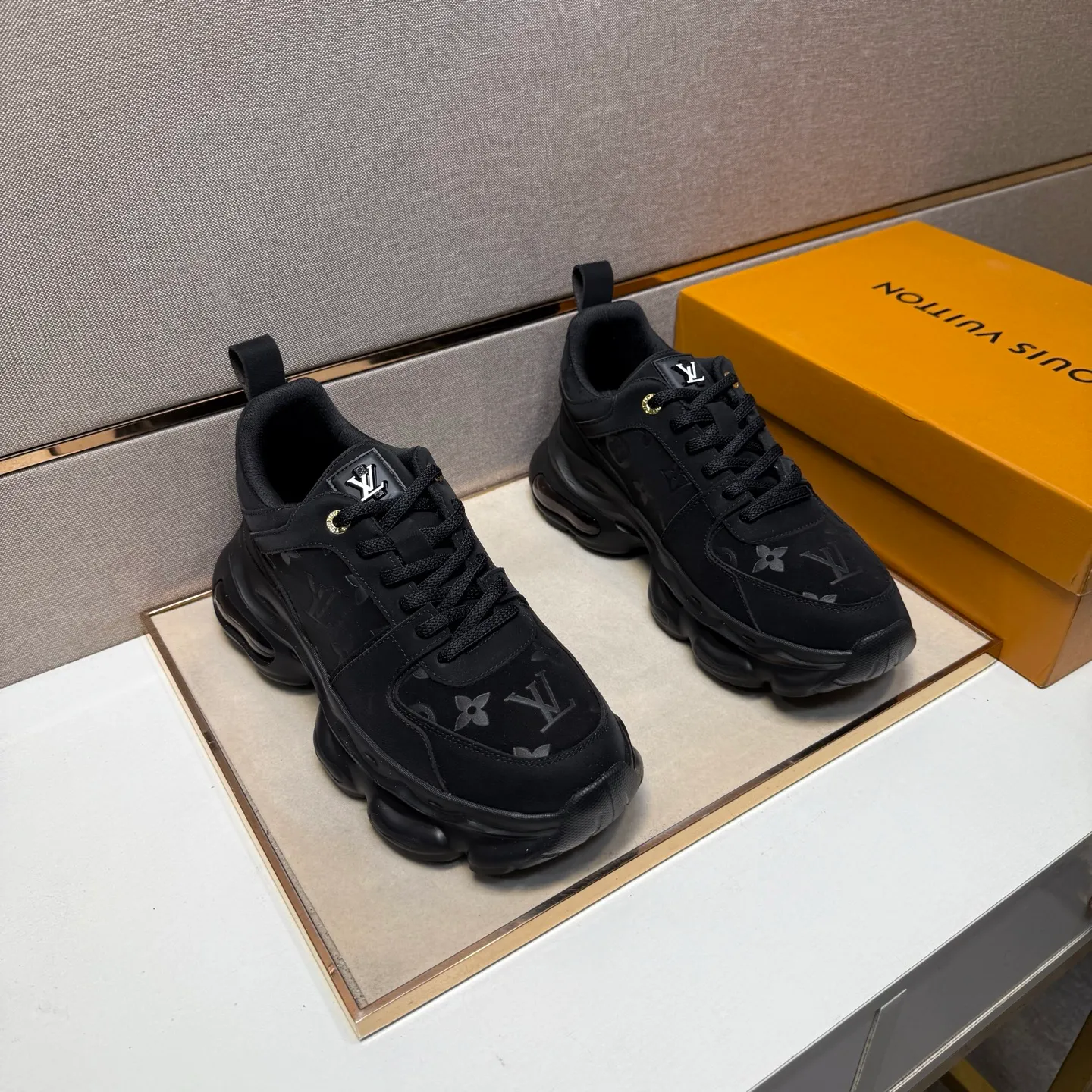 ⬛️Men's shoes 💰p462【LV～】Men's casual shoes 2025z cabinet sales simultaneously 🔶Size: 38-44 #️⃣ 🔷5 colors🔜The upper is made of multi-material splicing➕Mesh lining, comfortable and breathable, sole: original comfortable and wear-resistant outsole, ⚠️real thing📱photographed🎬real thing is better📢📢📢